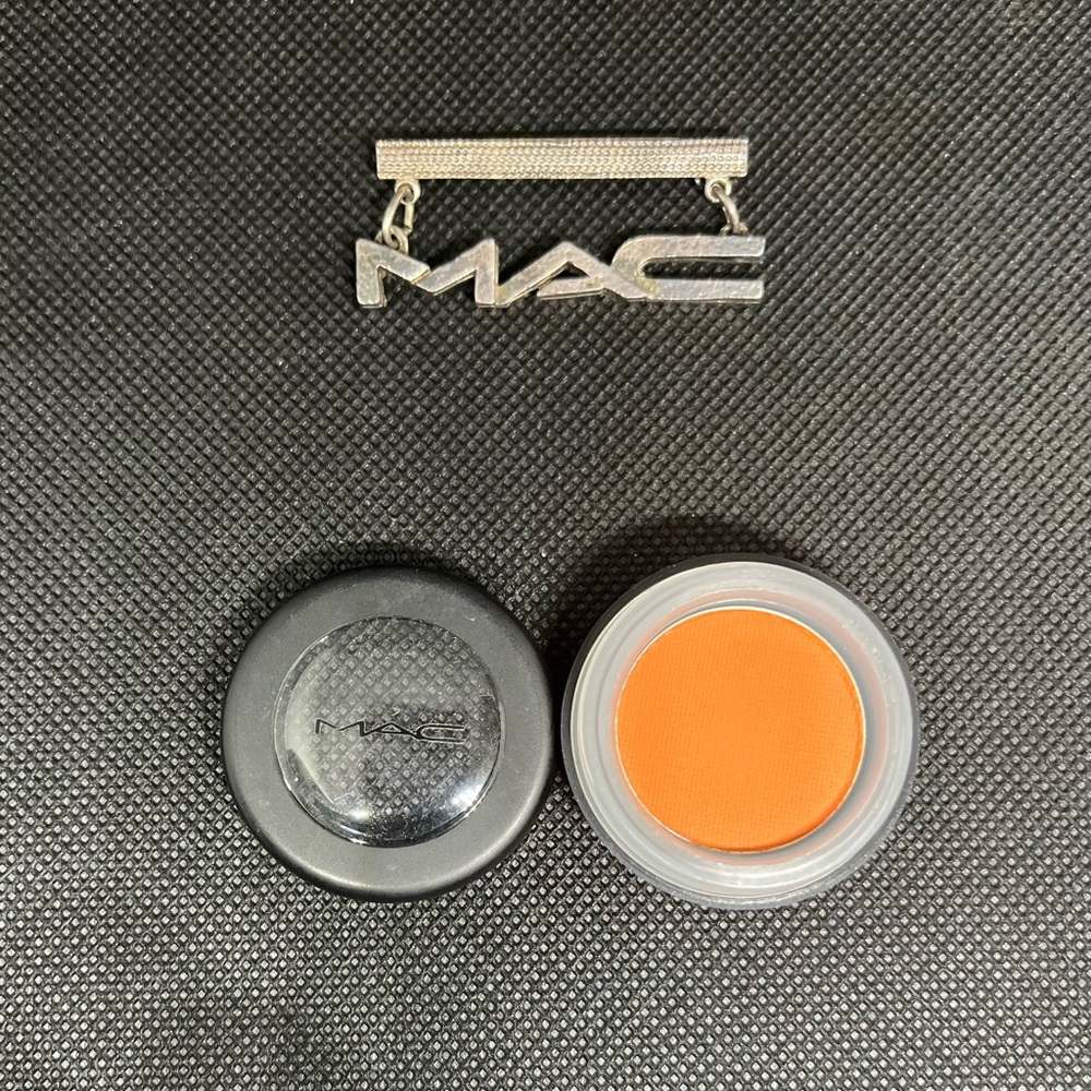 Like New! Vintage 90’s MAC Matte Eyeshadow in Color “Rule” - Collectible